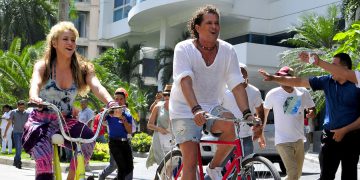 Shakira-Carlos-Vives-Bicicleta