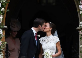 Pippa Middleton (R) kisses her new husband James Matthews, following their wedding ceremony at St Mark's Church in Englefield, west of London, on May 20, 2017.
After turning heads at her sister Kate's wedding to Prince William, Pippa Middleton graduated from bridesmaid to bride on Saturday at a star-studded wedding in an English country church. The 33-year-old married financier James Matthews, 41, at a ceremony attended by the royal couple and tennis star Roger Federer, wearing a couture dress by British designer Giles Deacon.
 / AFP PHOTO / POOL / Justin TALLIS