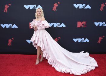 Zara Larsson de Giambattista Valli