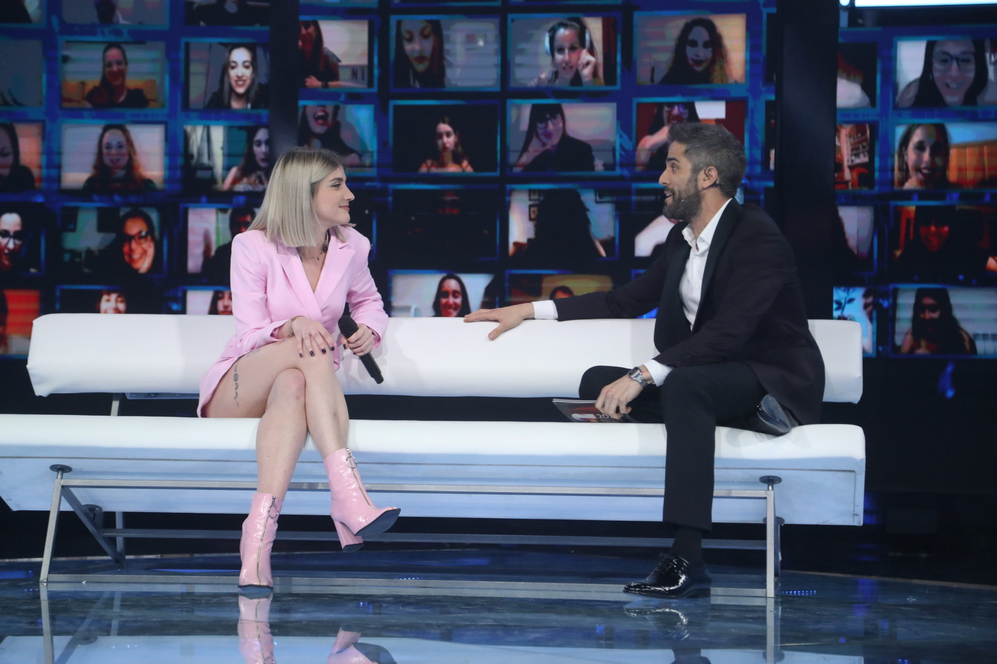 Samantha (OT 2020) entrevistando a Roberto Leal