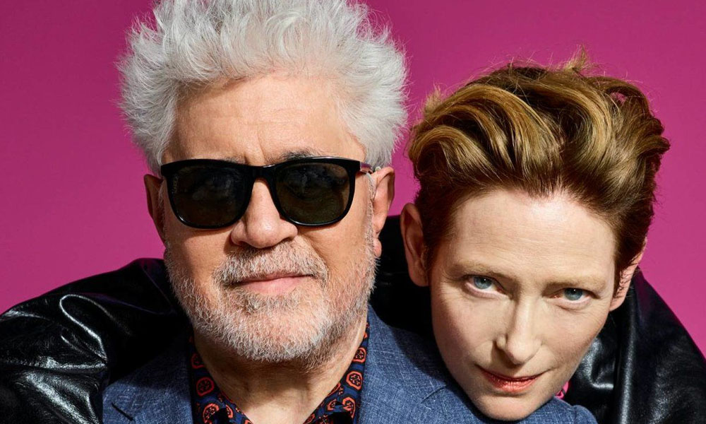 Pedro Almodóvar posa junto a Tilda Swinton.