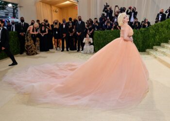 NEW YORK, NEW YORK - SEPTEMBER 13: Co-chair Billie Eilish attends The 2021 Met Gala Celebrating In America: A Lexicon Of Fashion at Metropolitan Museum of Art on September 13, 2021 in New York City.   Theo Wargo/Getty Images/AFP (Photo by Theo Wargo / GETTY IMAGES NORTH AMERICA / Getty Images via AFP)