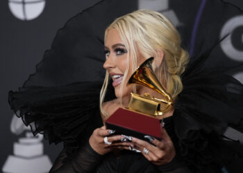 Christina Aguilera posesHn the Hess room with the award for best traditional pop vocal album for "Aguilera" at the 23rd annual Latin Grammy Awards at the Mandalay Bay Michelob Ultra Arena on Thursday, Nov. 17, 2022, in Las Vegas. (AP Photo/John Locher) *** Local Caption *** .