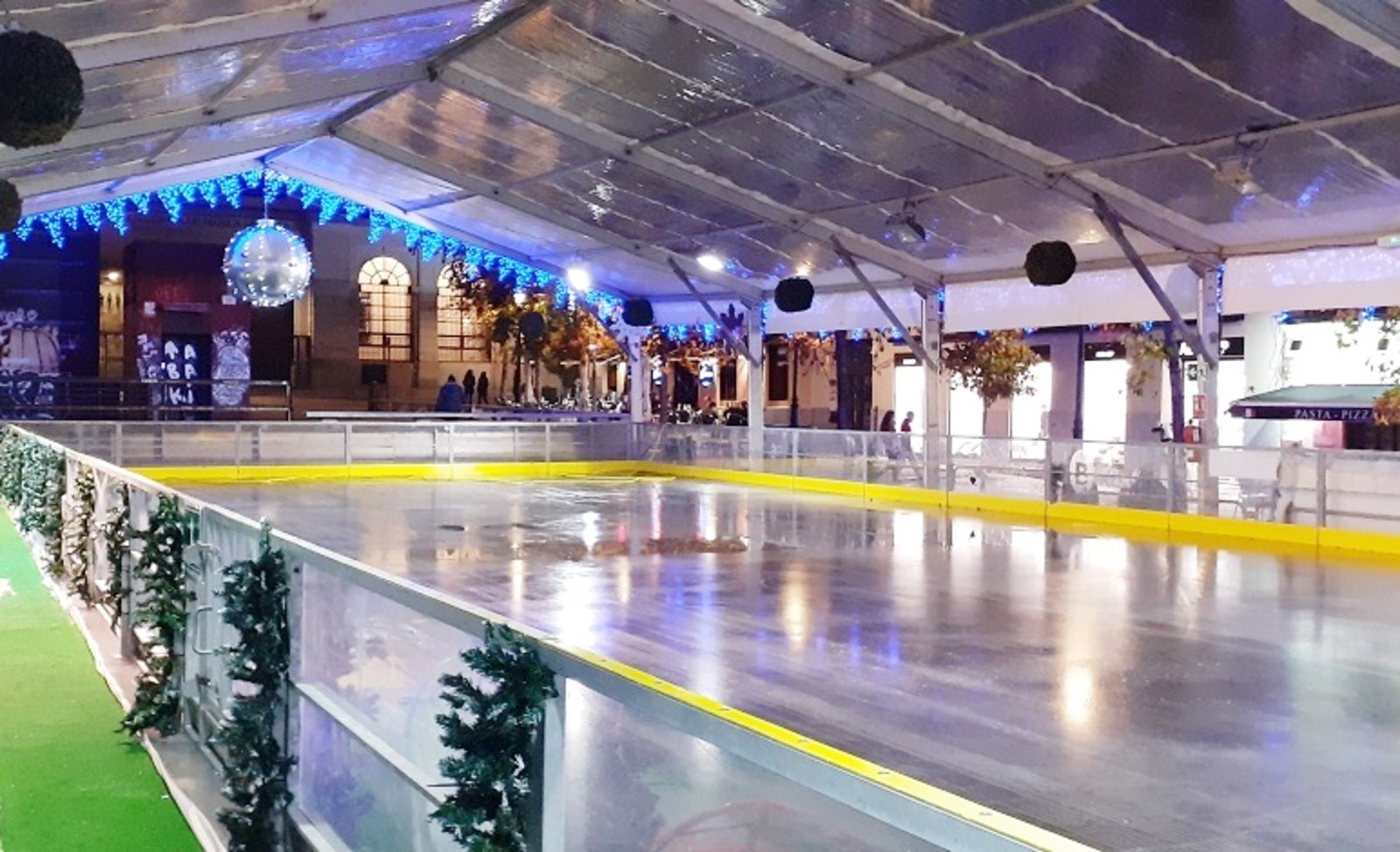 Pista de hielo mercadillo navideño